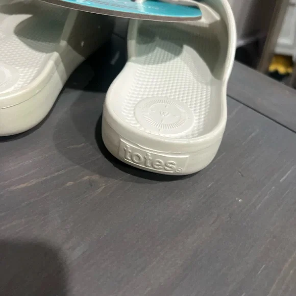 Totes Ivory Slide Sandals with Everywear Technology - Picture 8 of 8